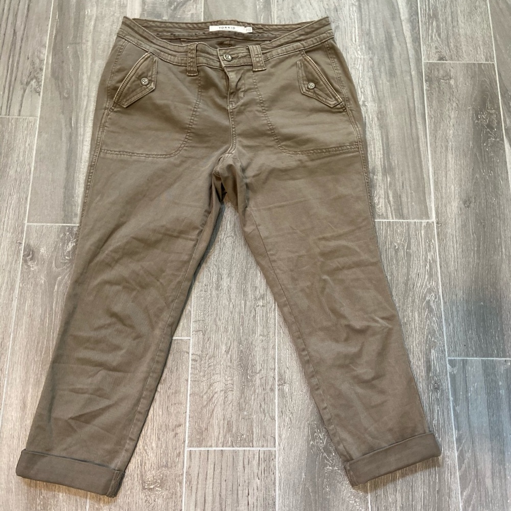 Torrid crop bottoms *Final Price*